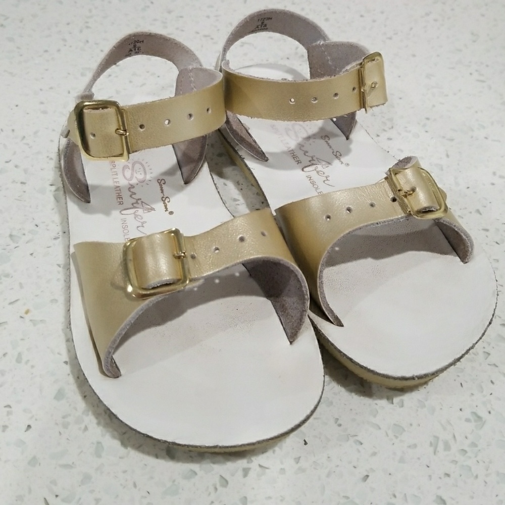 EUC Sun San Surfer Gold Metallic Sandles 9